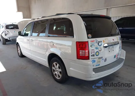 2008 Chrysler Town & Country Touring z USA, uszkodzony, nr VIN 2A8HR54PX8R600614